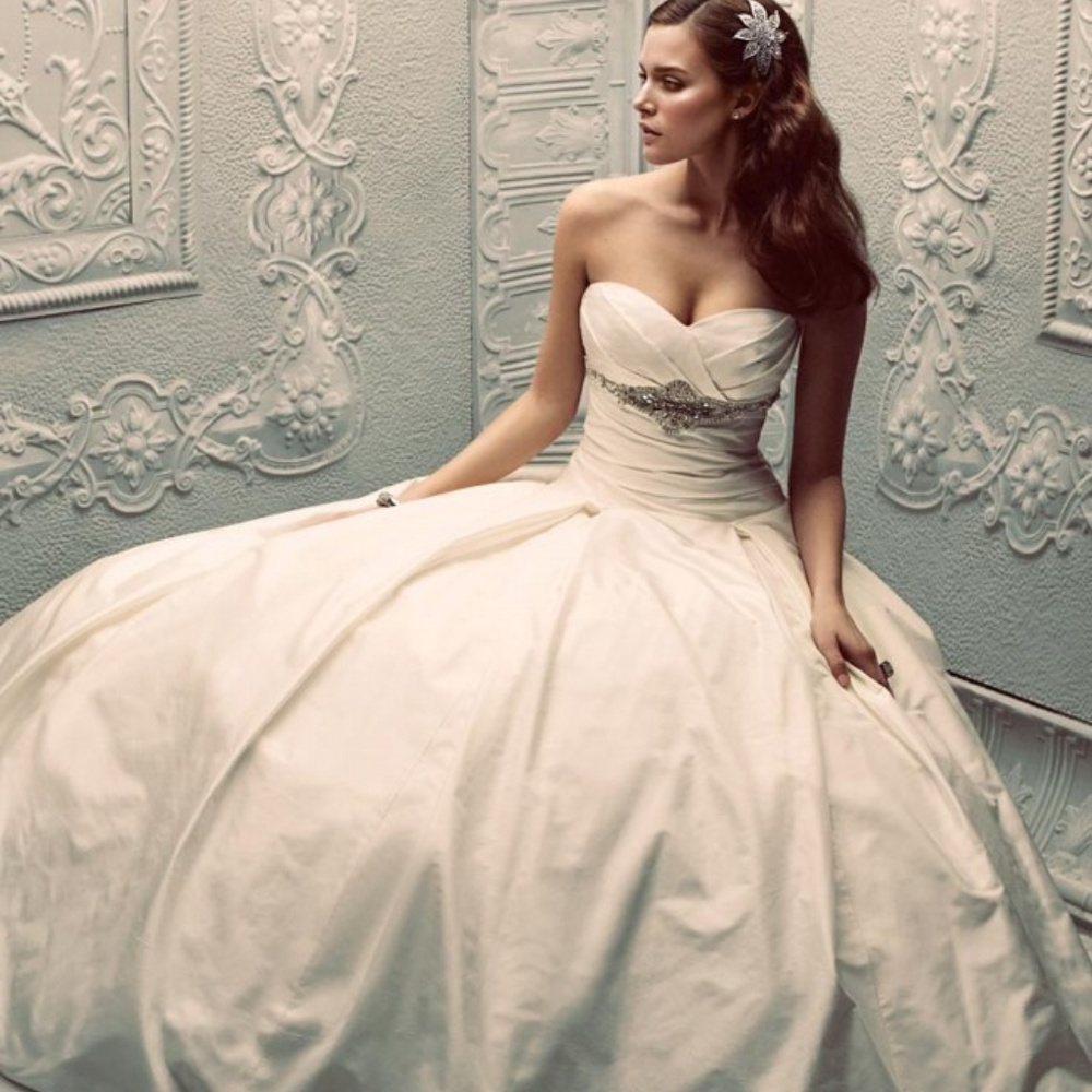 Paloma Blanca Wedding Dress Style 4203